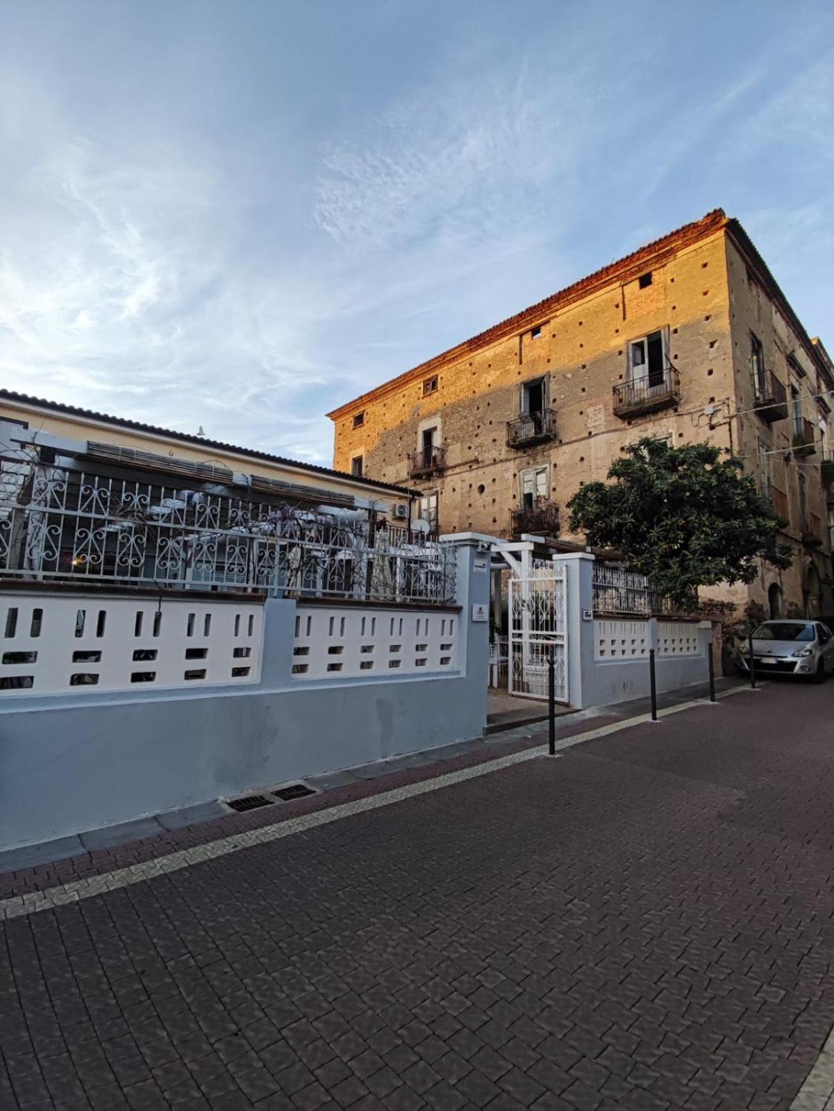 Отель Il Borgo Civ.15 Паола Экстерьер фото